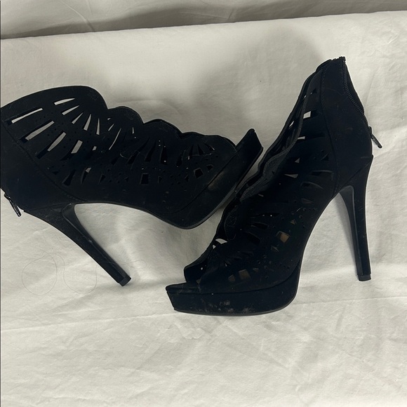 Apt. 9 Black Strappy Heels - Picture 4 of 4